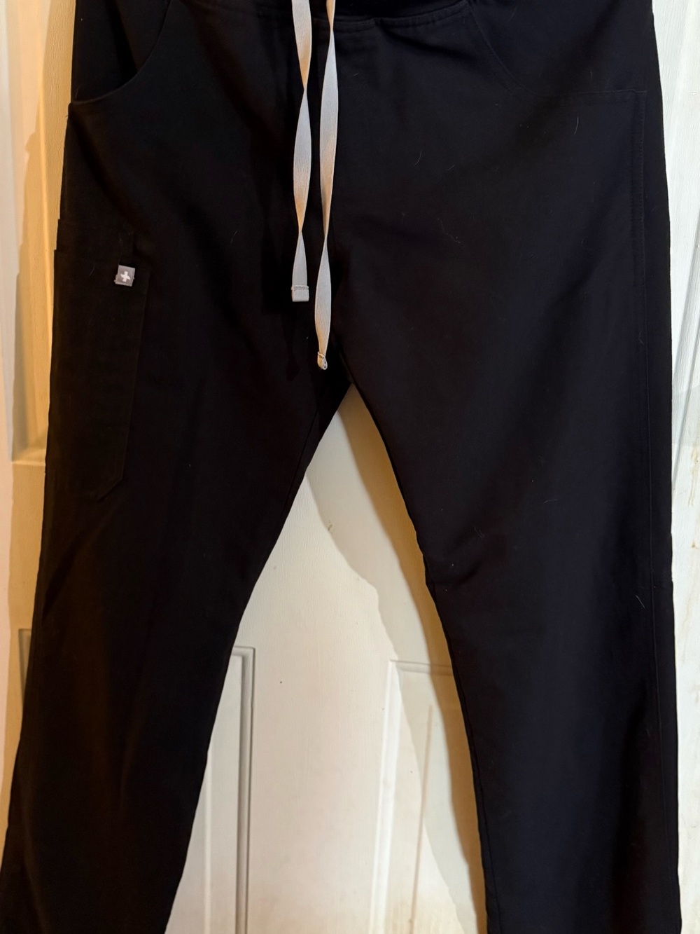 FIGS Black Scrub Set - Picture 4 of 5